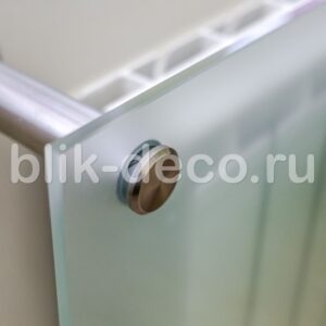 экран на батарею из стекла полупрозрачный